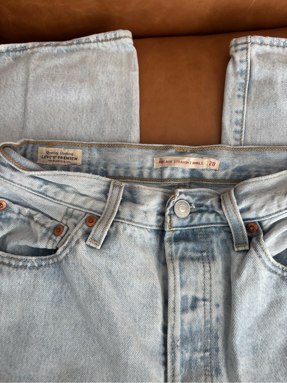 Levi's light wash ribcage High-Rise Straight Leg ankle Jeans - Picture 2 of 5